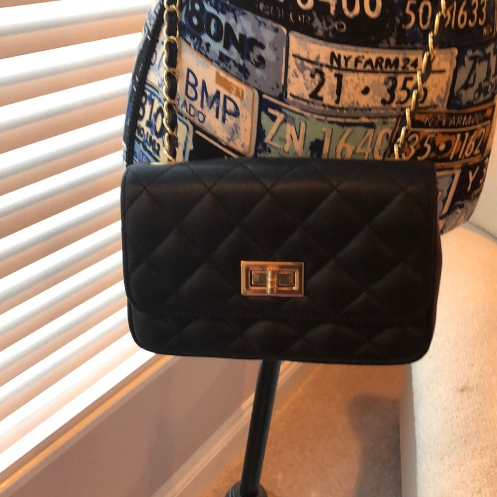 Crossbody quilted handbag-black and gold-